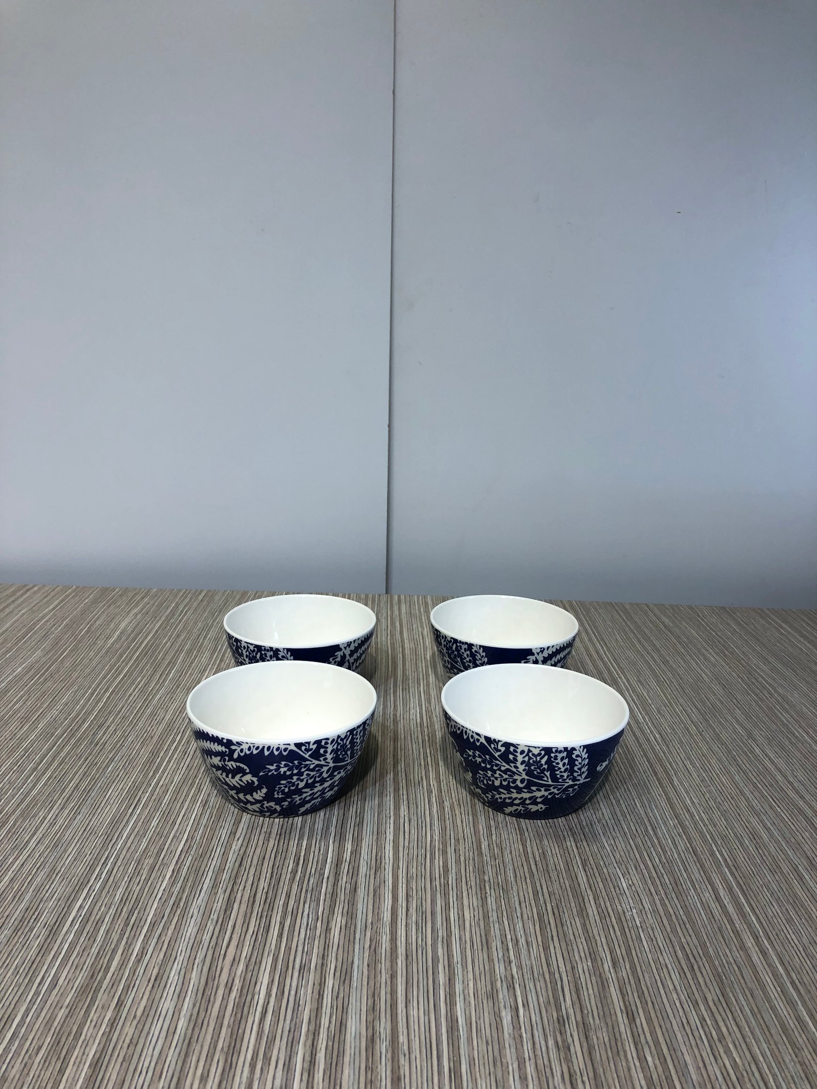 Salsera Acrilica Azul Oscura Maticas Blancas