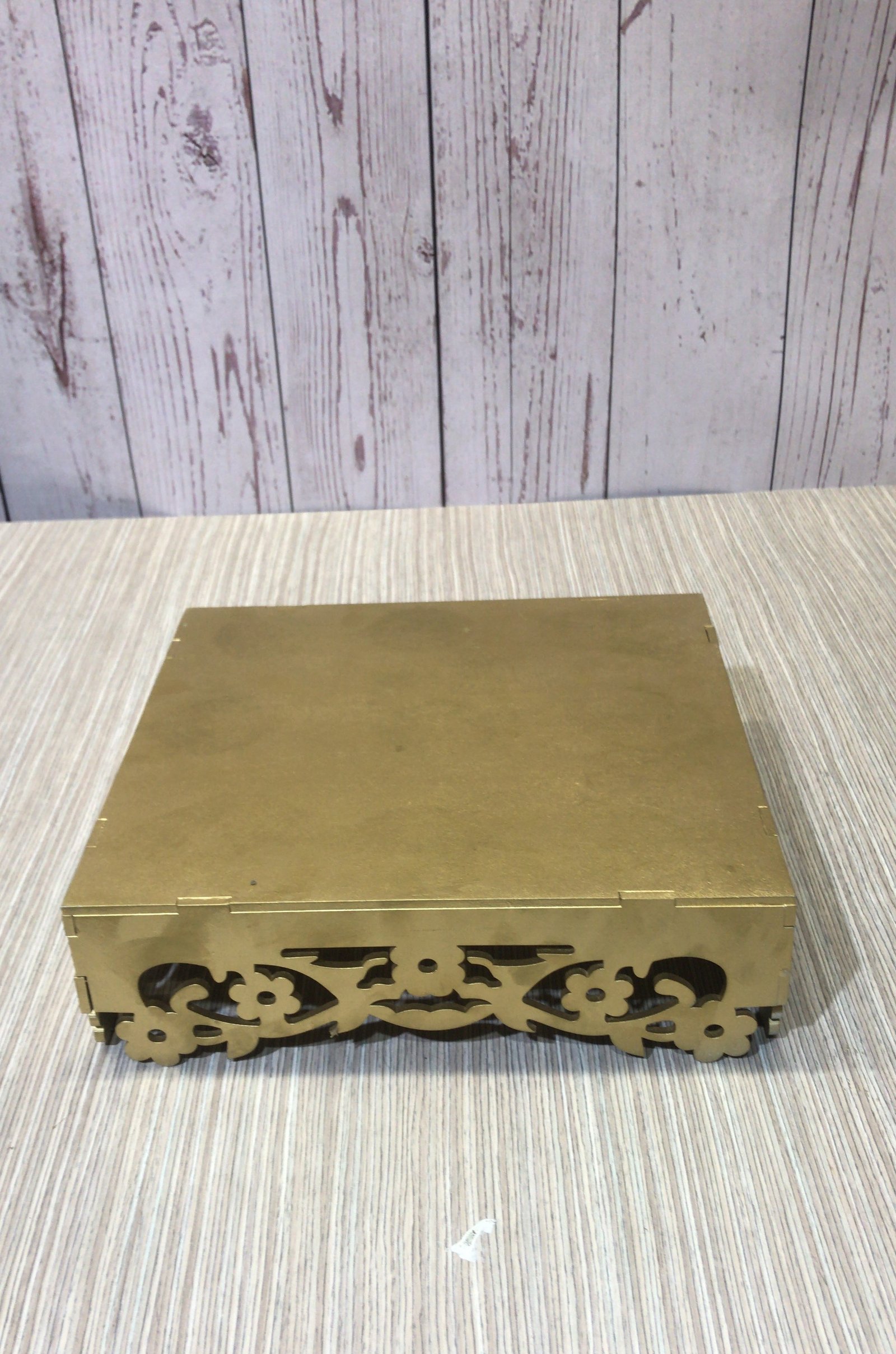 Tortera Cuadrada Madera Dorada Mediana Borde Arabescos