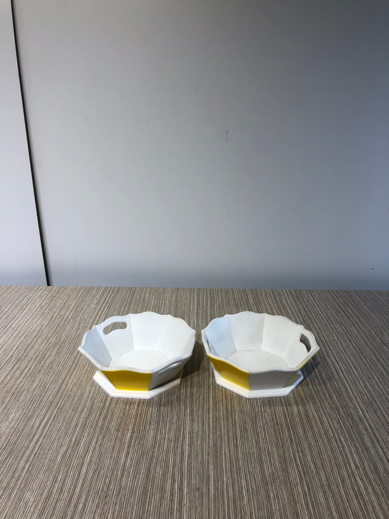 Pedestal Circo Octagonal Pequeño Amarillo