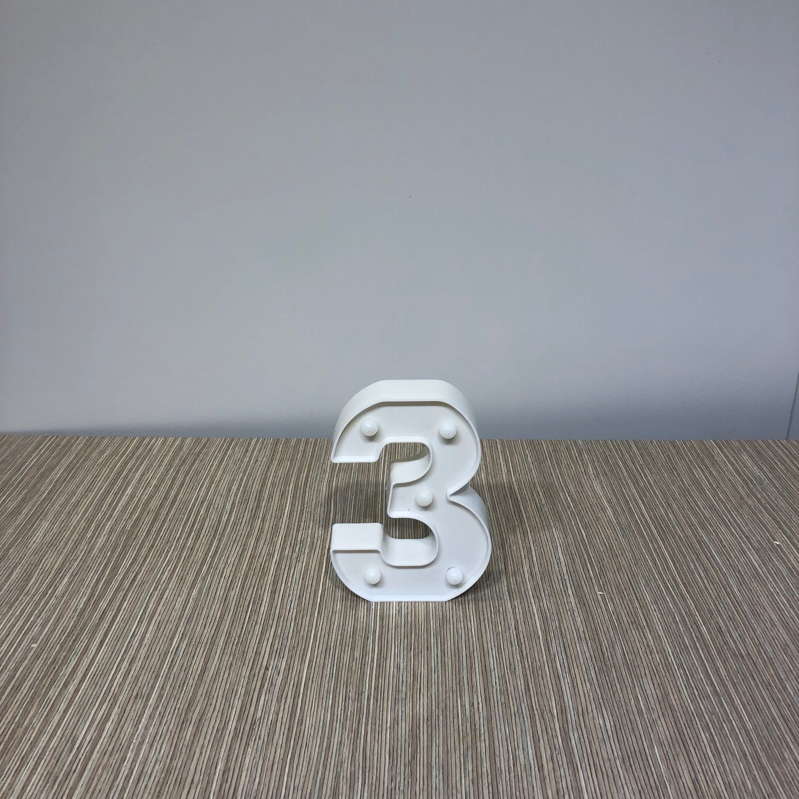 Numero Tres Pequeño Acrilico Con Luz 