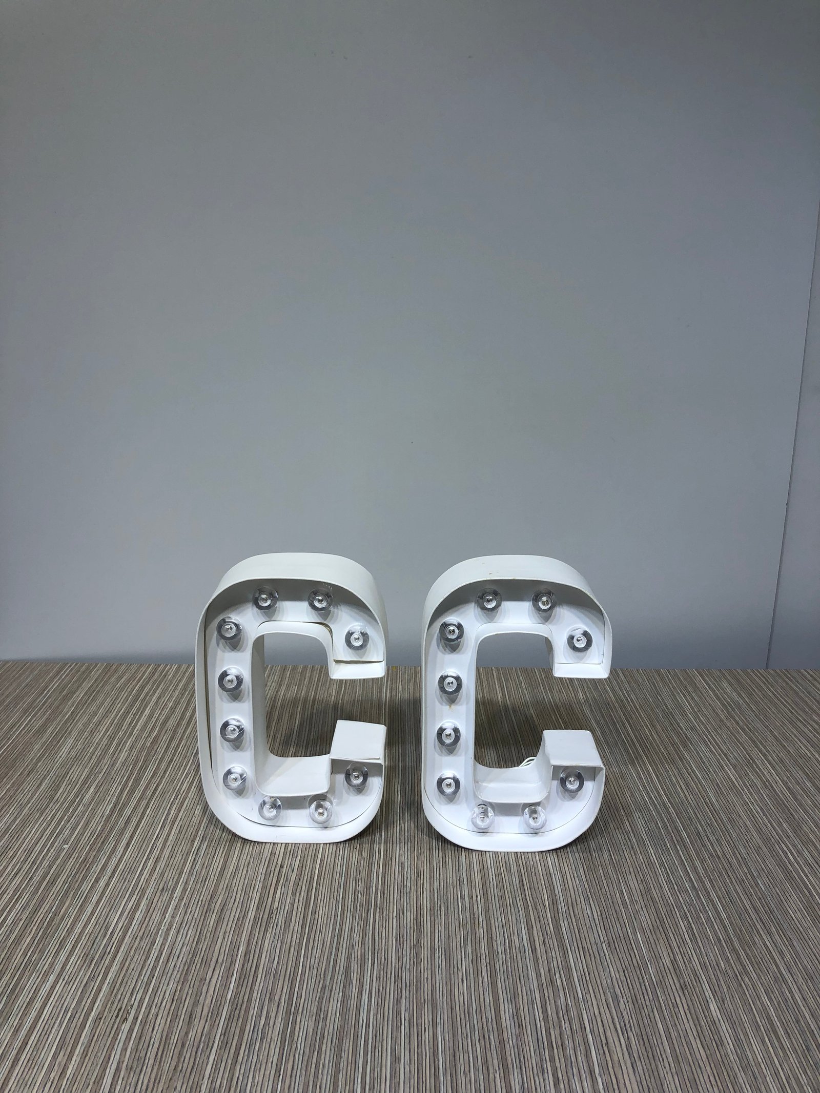 Letra C Blanca Con Luz