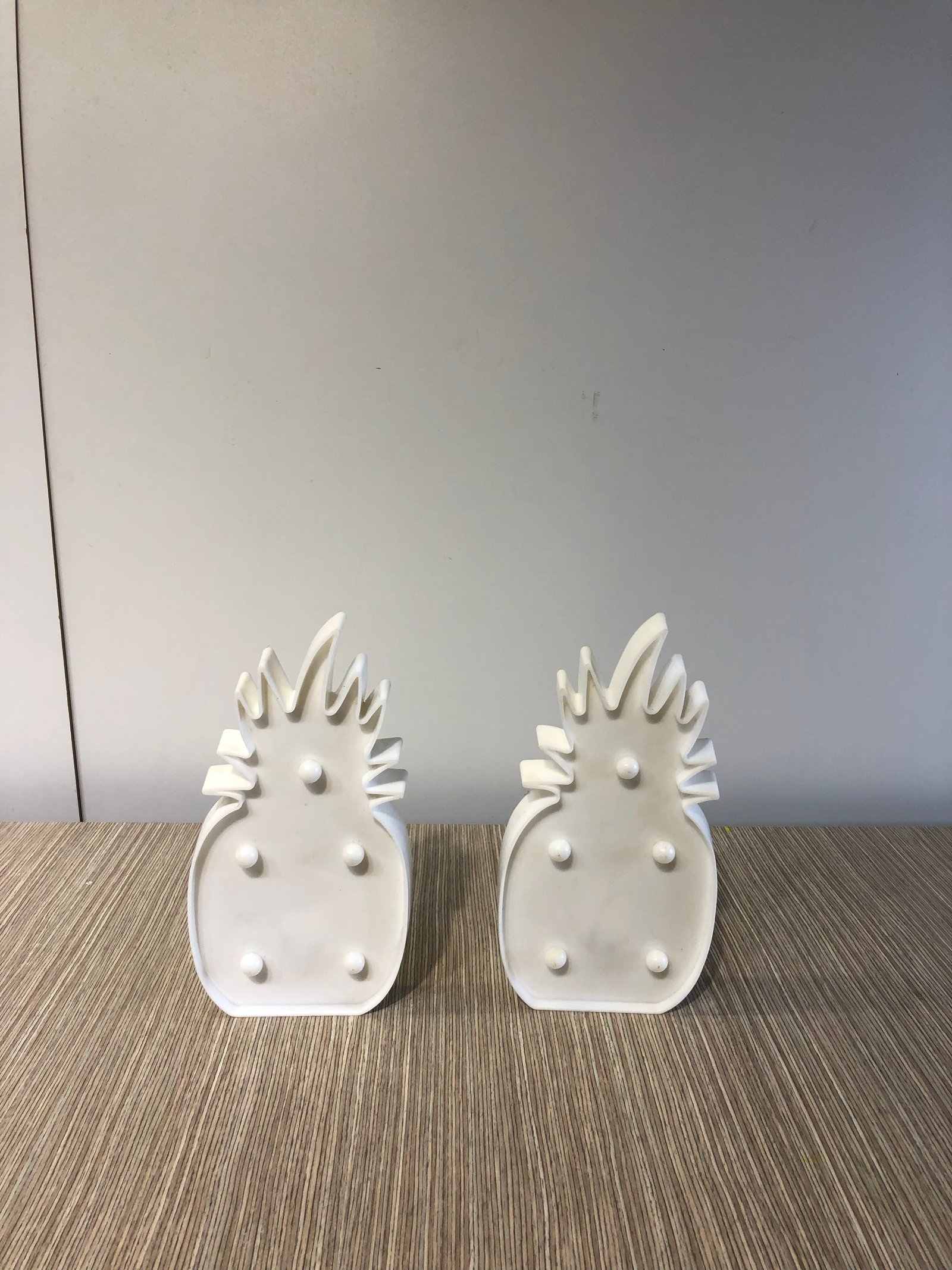 Piña Pasta Blanca Con Luz