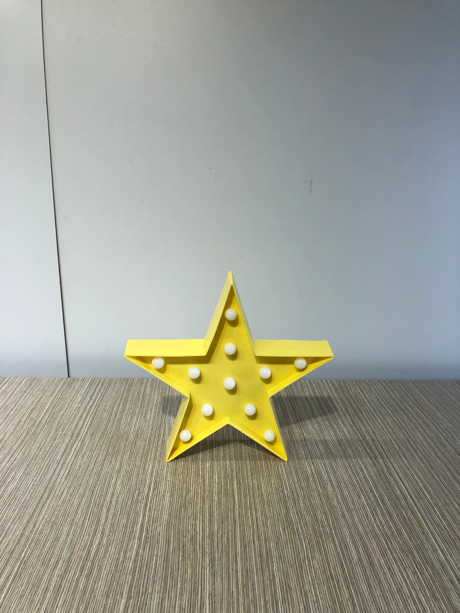 Estrella Acrilica Amarilla Con Luz