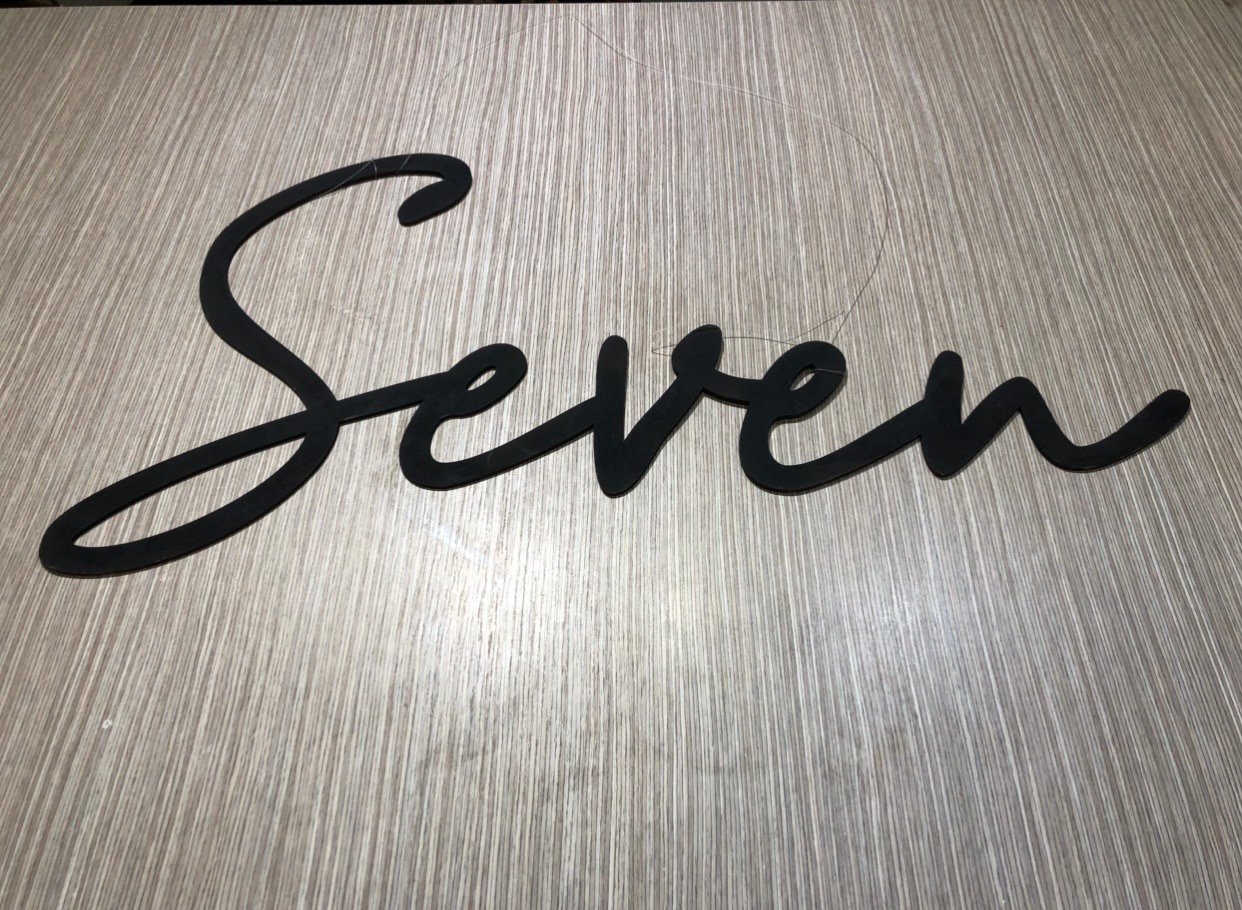 Letrero Negro Seven Mdf