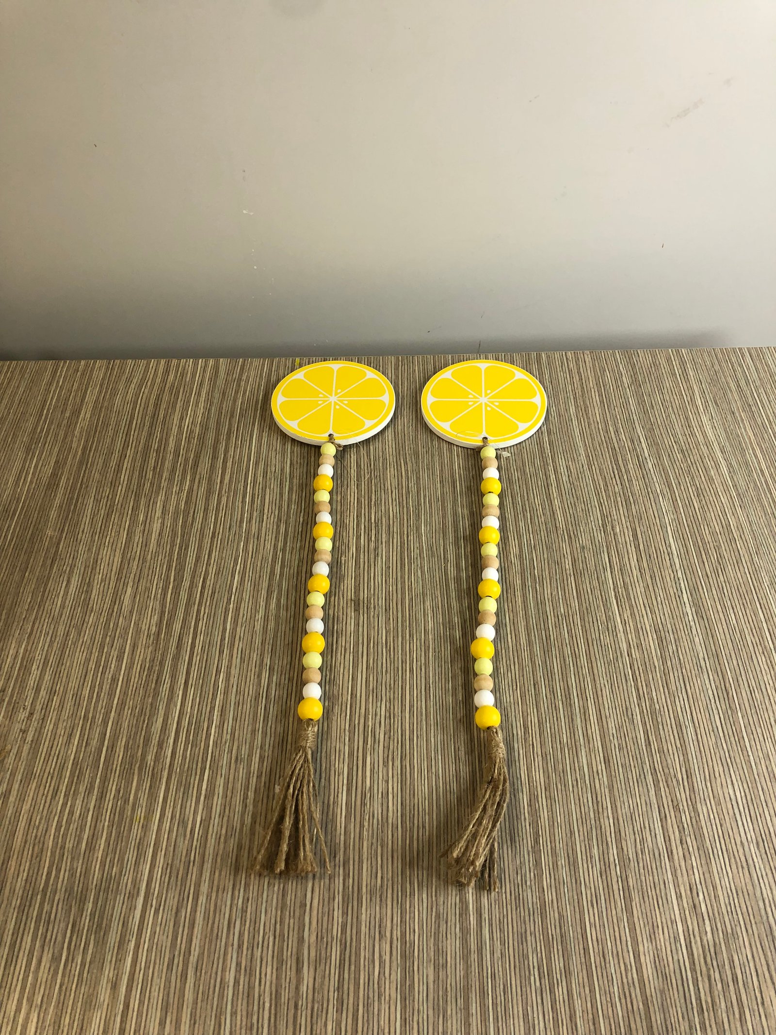 Tira Bolas Amarillas Y Blancas Con Limon