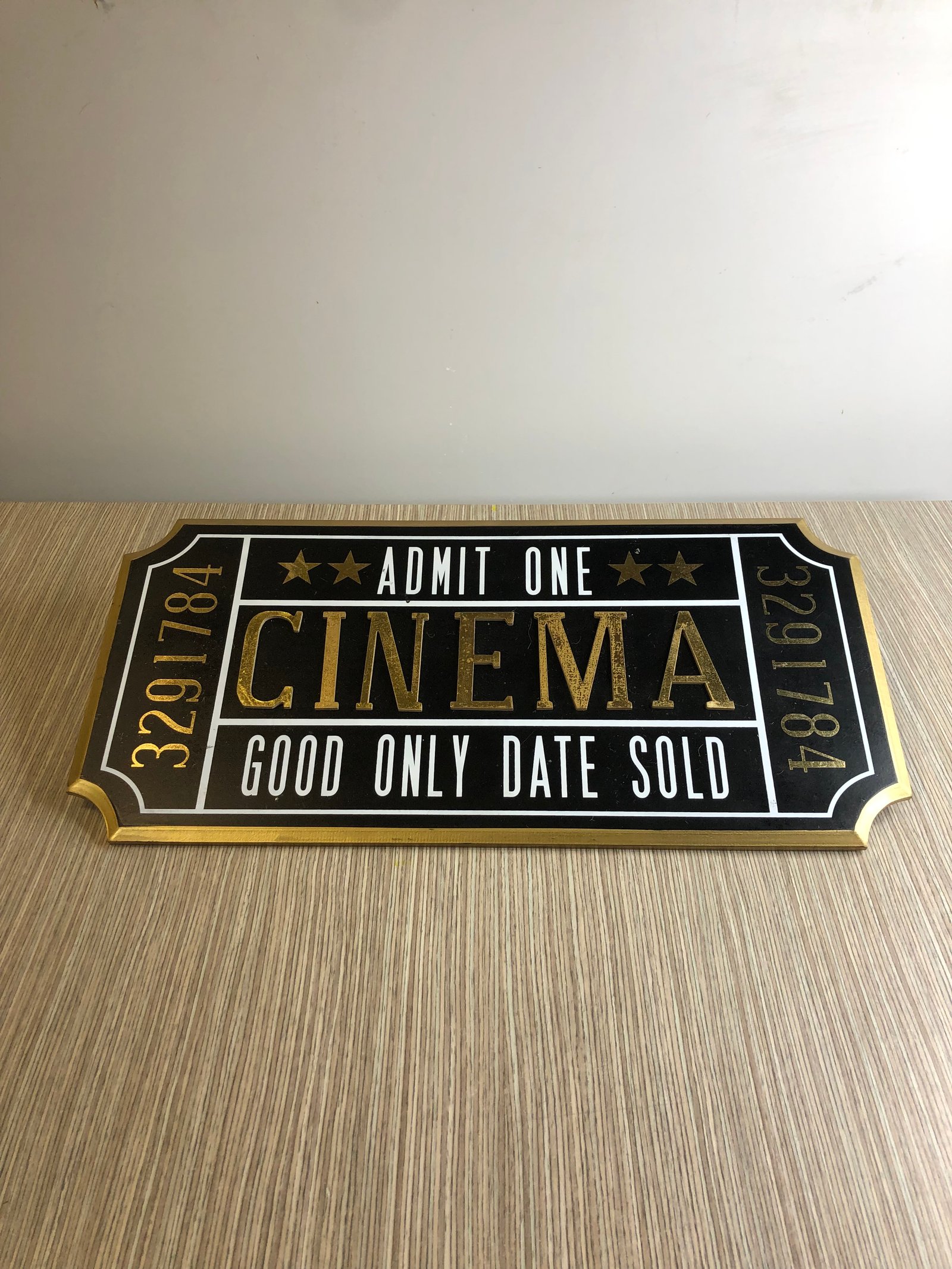 Placa Madera Cinema Dorado